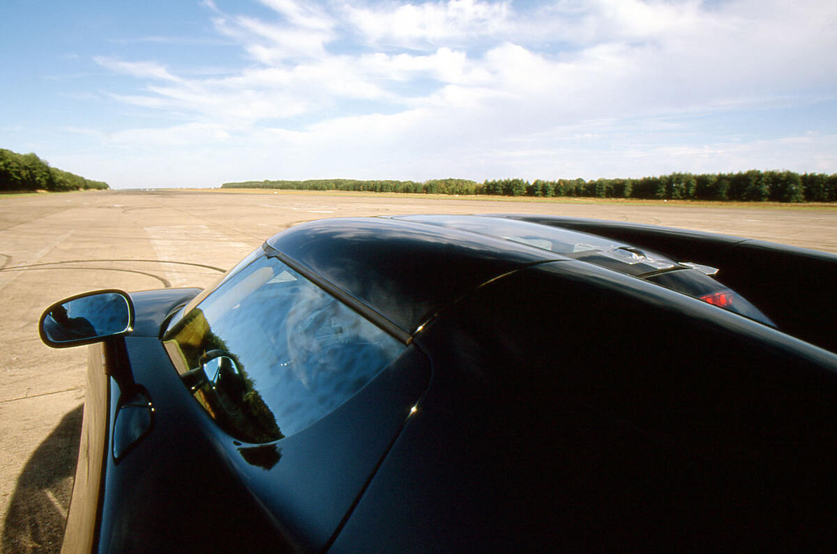 Konigsegg CC8S carbonfibre tub