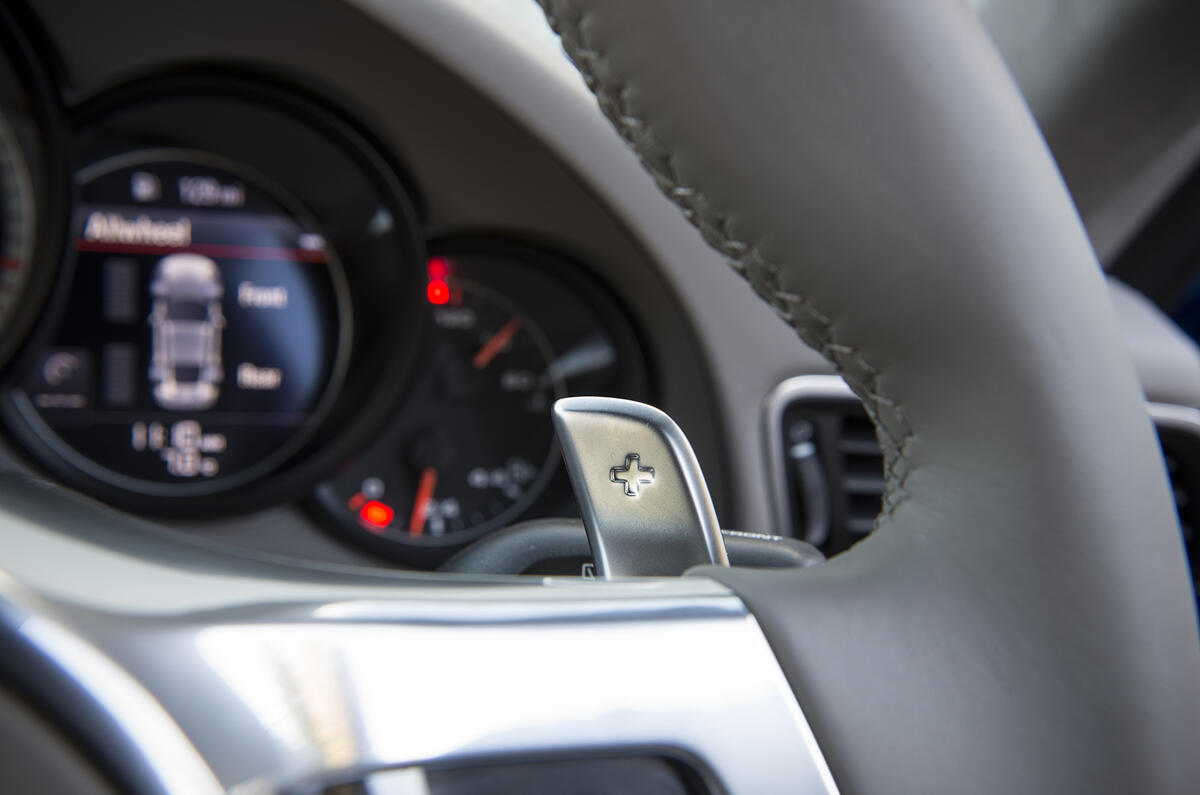 Porsche 911 Turbo flappy paddles