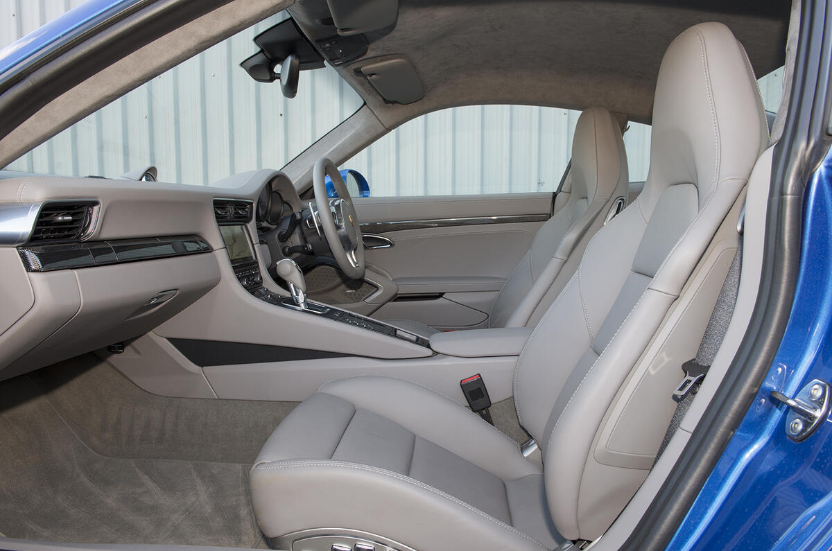 Porsche 911 Turbo interior