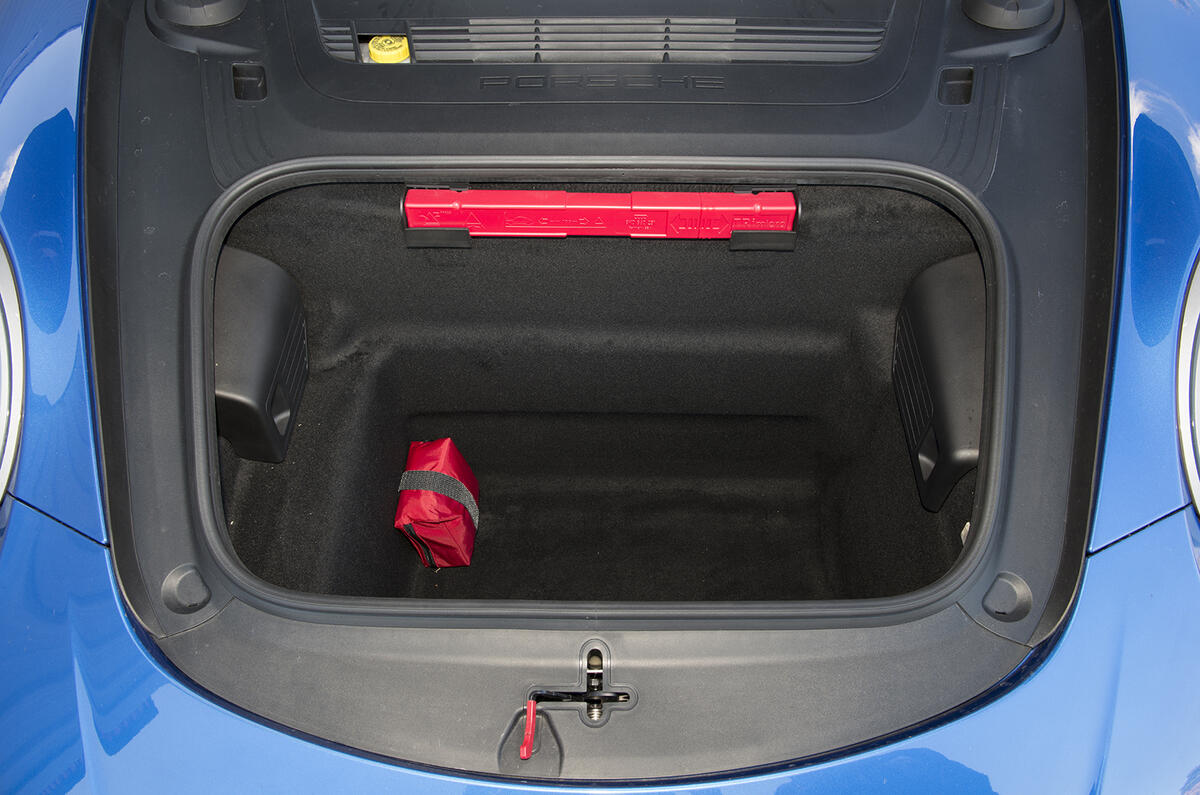 Porsche 911 Turbo boot space