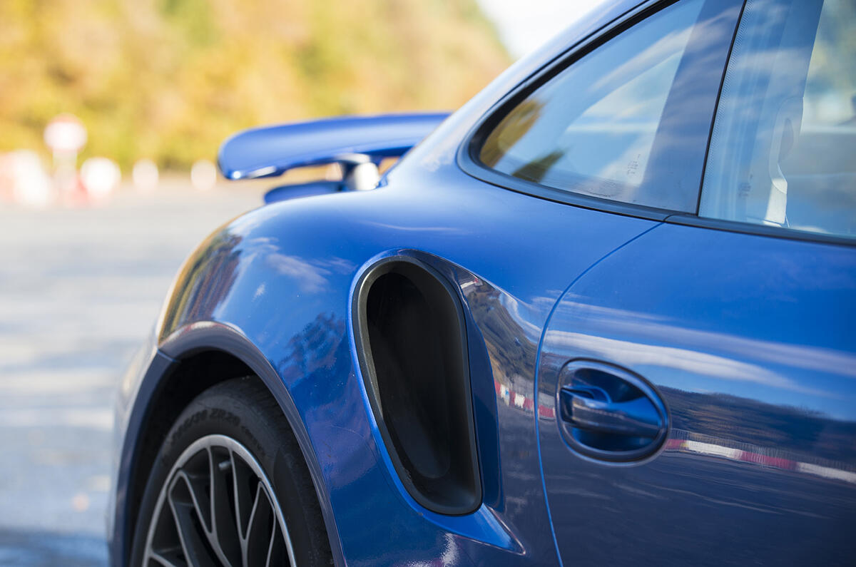 Porsche 911 Turbo aggressive air intake