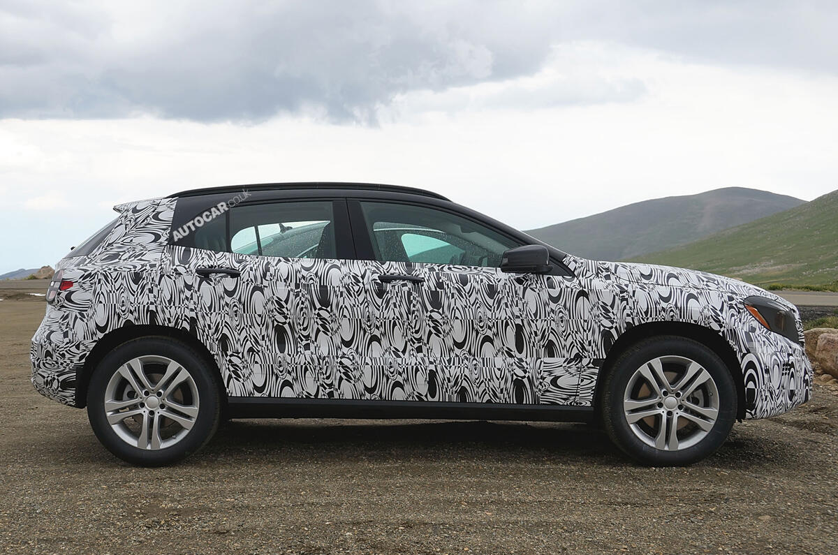 no title 2014 Mercedes-Benz GLA - latest spy shots