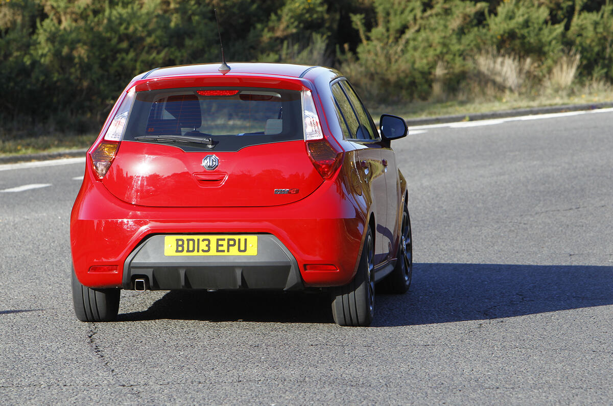 MG3 rear cornering