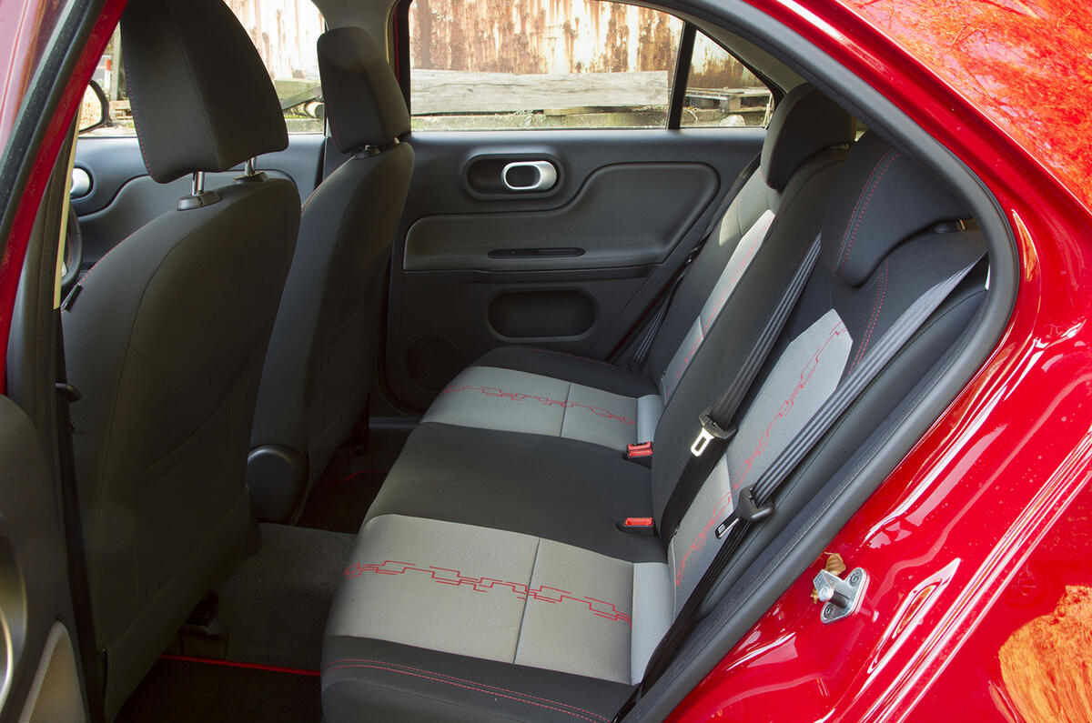 MG3 rear seats