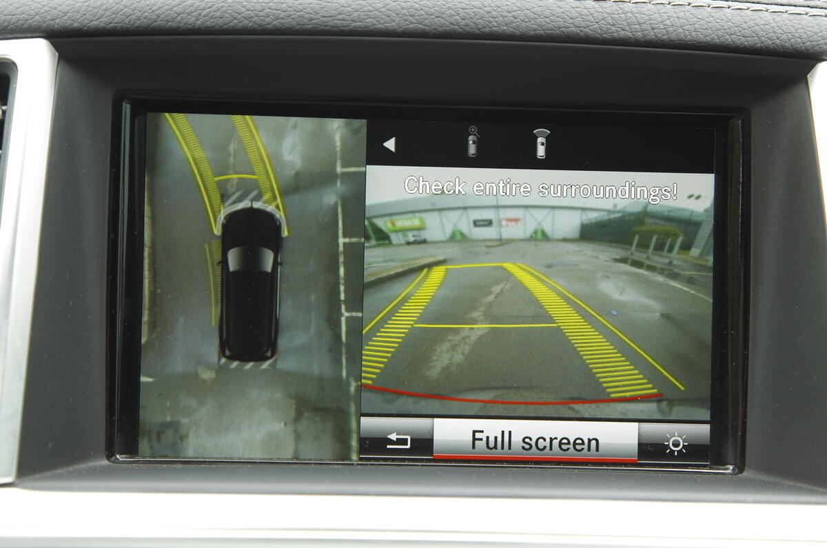 Mercedes-Benz GL infotainment screen