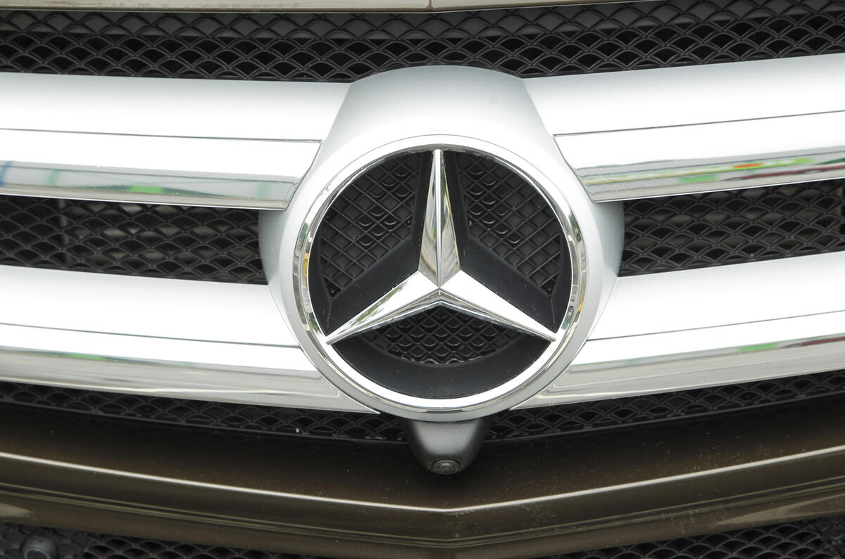 Mercedes-Benz GL front grille