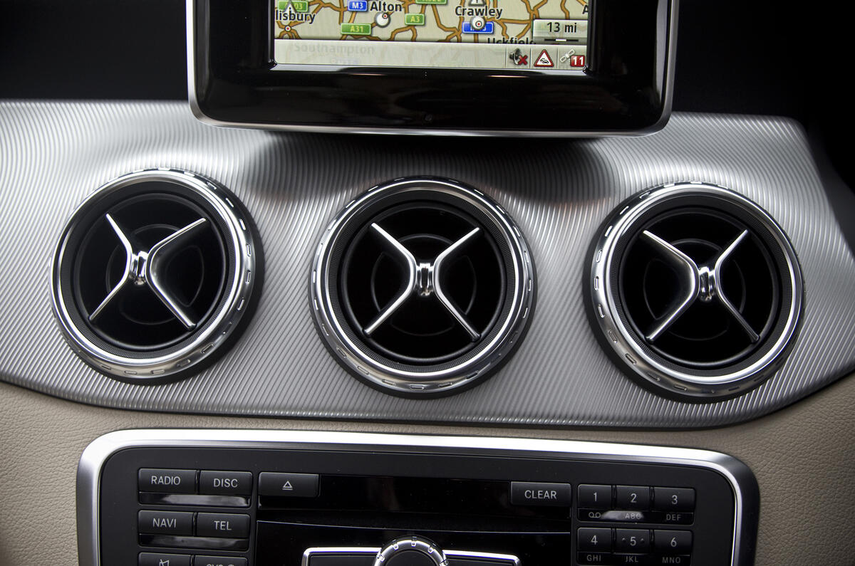 Mercedes-Benz GLA air vents