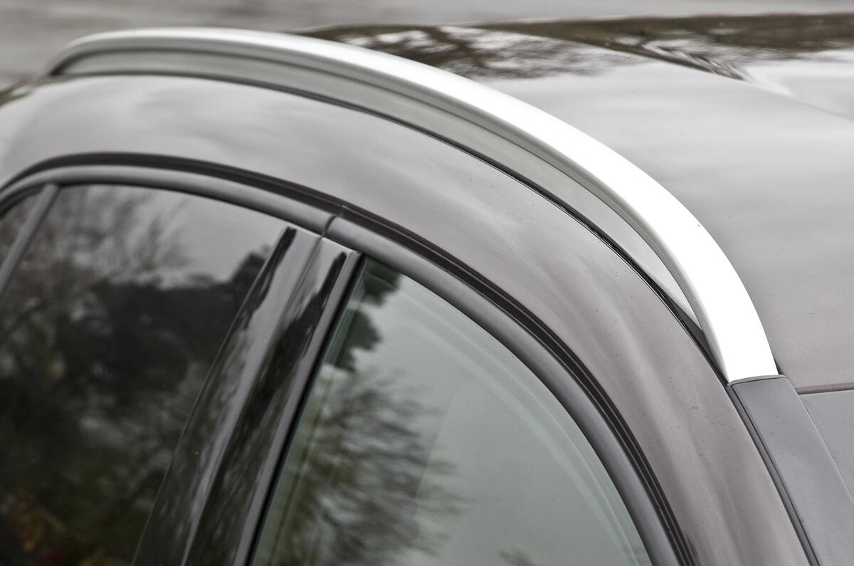 Mercedes-Benz GLA roof rails