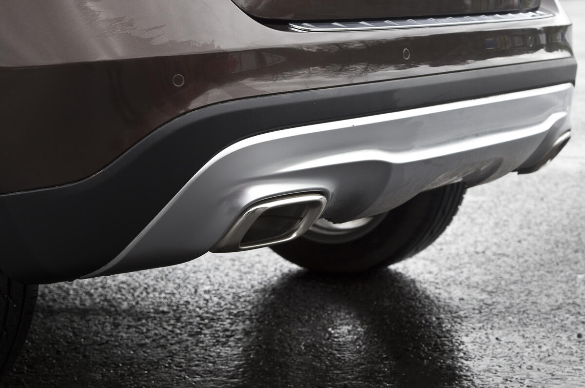 Mercedes-Benz GLA rear apron