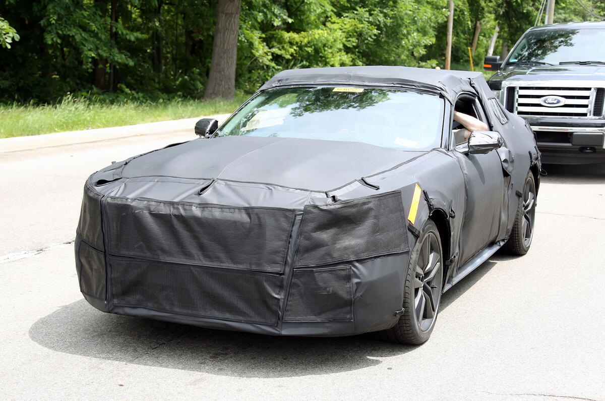 2015 Ford Mustang: latest spy shots
