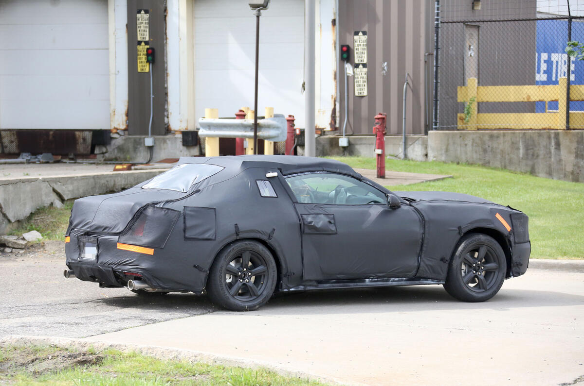 2015 Ford Mustang: latest spy shots