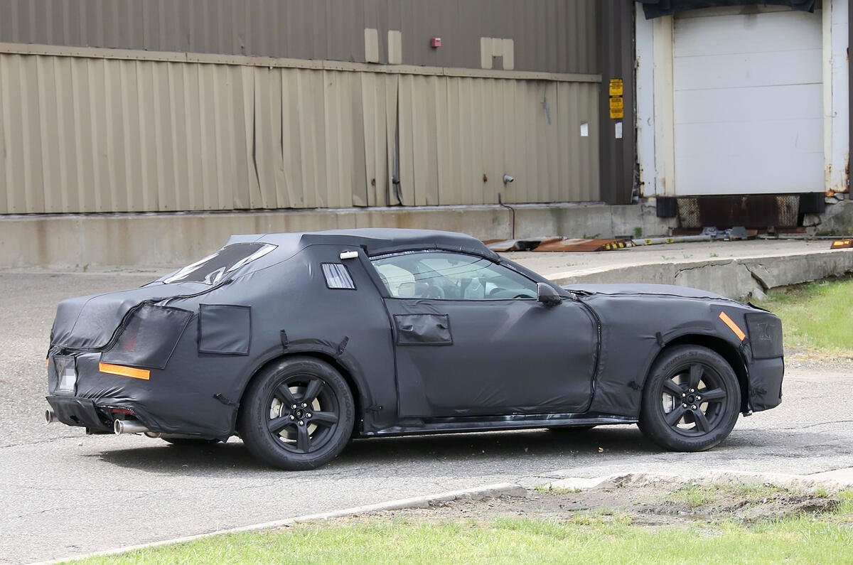 2015 Ford Mustang: latest spy shots