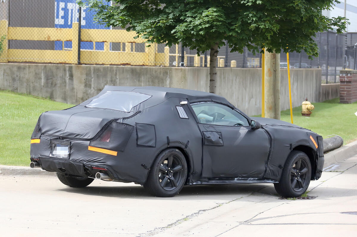 2015 Ford Mustang: latest spy shots