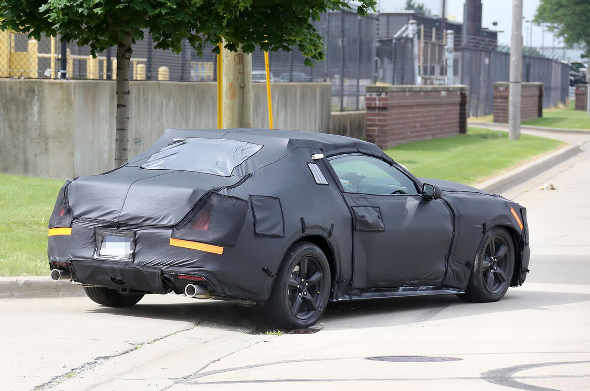 2015 Ford Mustang: latest spy shots