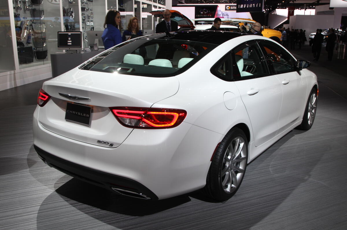 Chrysler 200 revealed on eve of Detroit