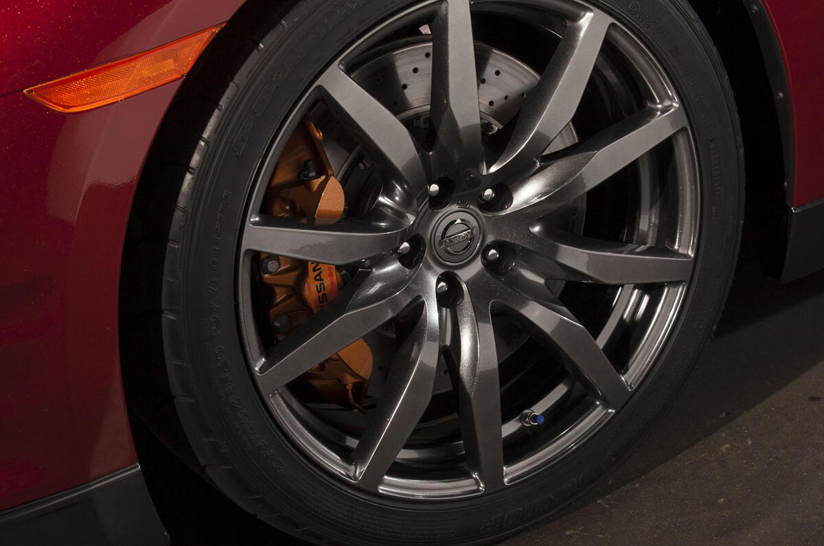 2014 Nissan GT-R revealed