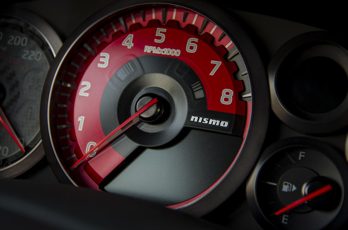 Nissan GT-R Nismo rev counter