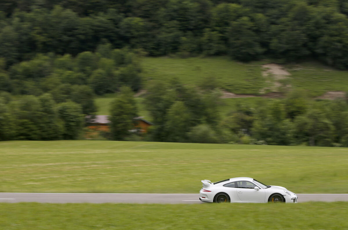 Porsche 911 GT3 side profile