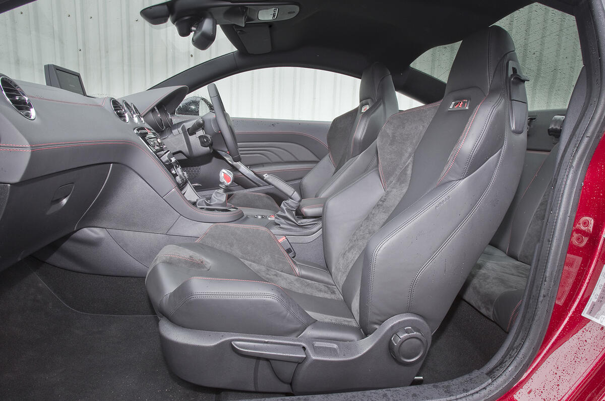 Peugeot RCZ R sport seats