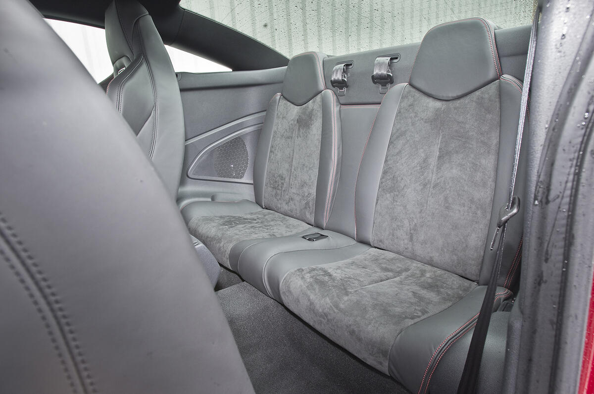Peugeot RCZ R rear seats