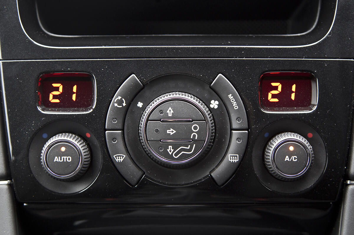 Peugeot RCZ R climate control