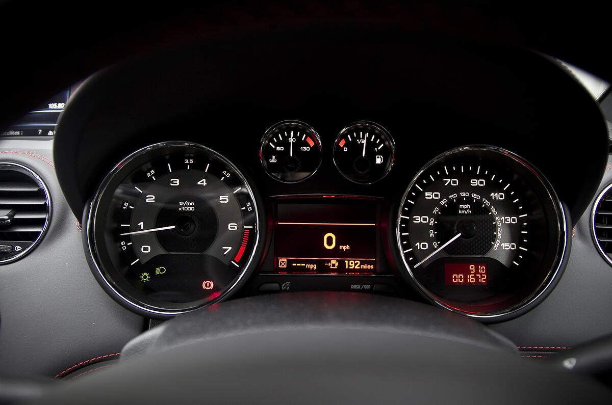 Peugeot RCZ R instrument cluster