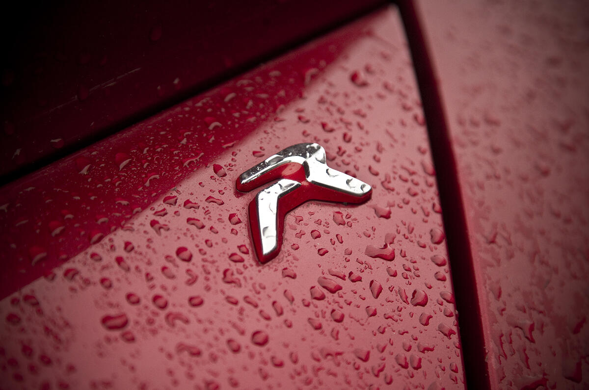 Peugeot RCZ R badge