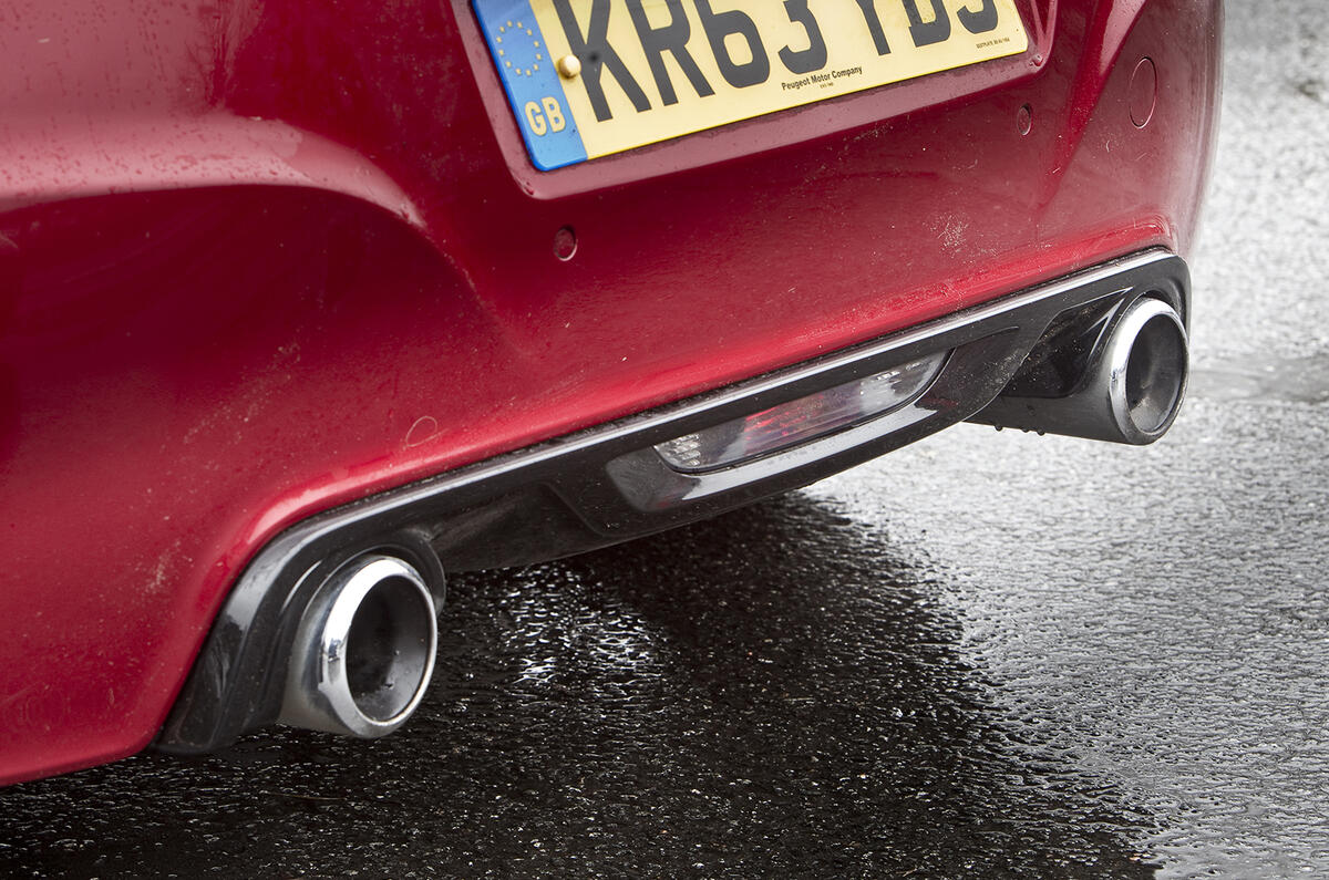 Peugeot RCZ R dual exhaust