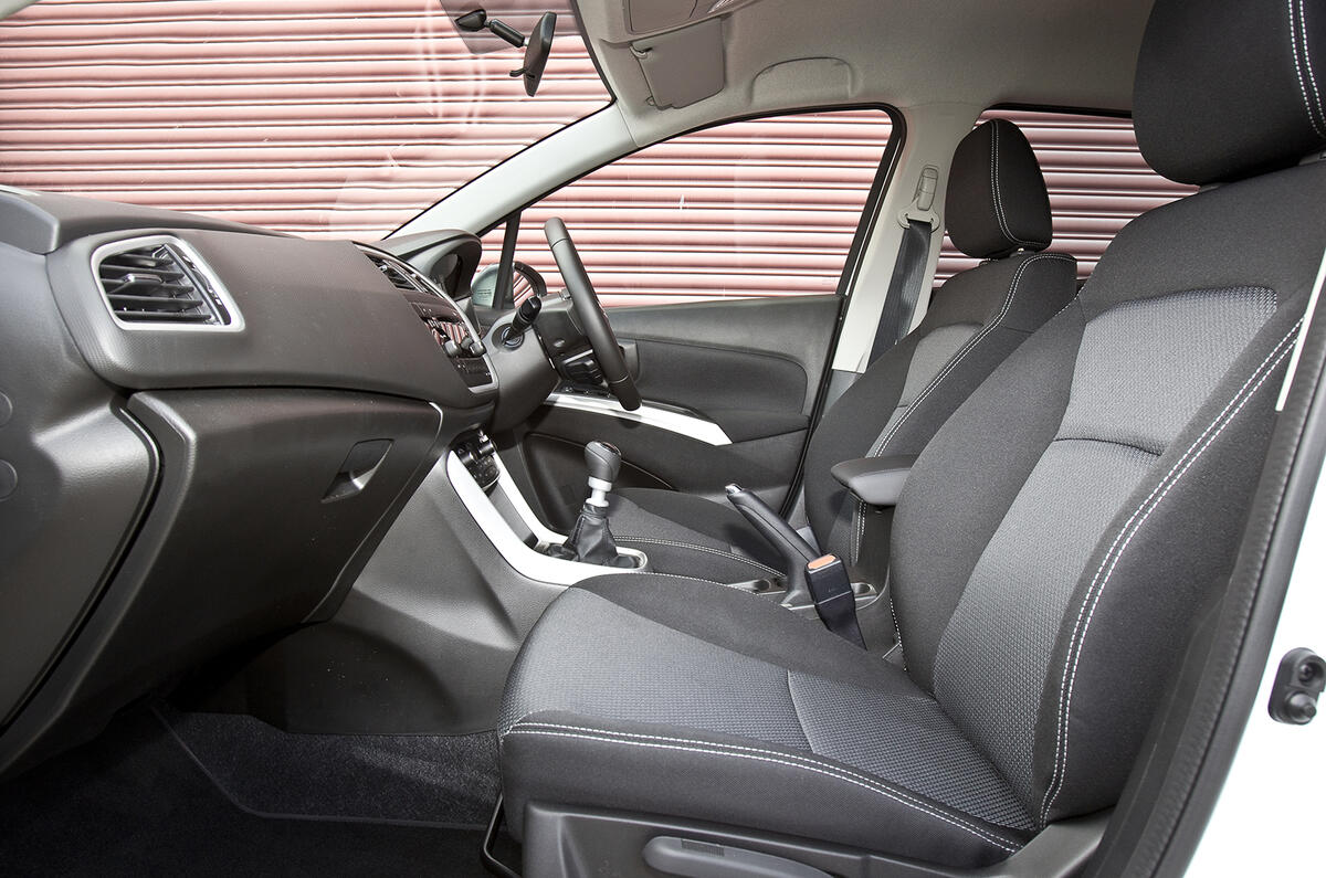 Suzuki S-Cross interior