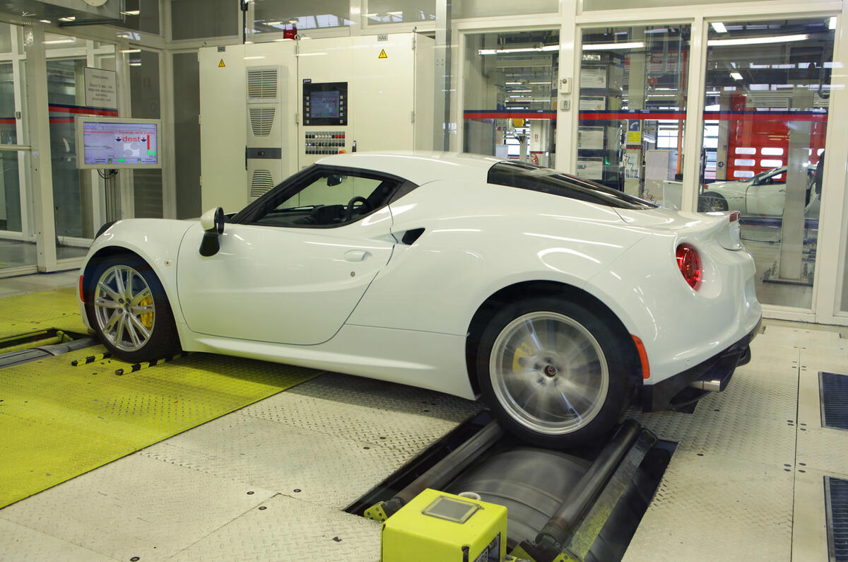 Alfa Romeo 4C production process revealed