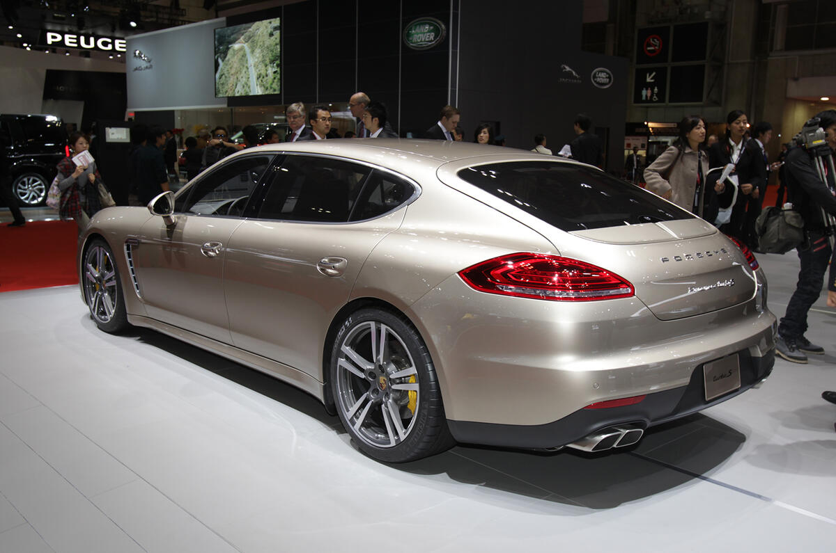 Facelifted Porsche Panamera Turbo S revealed