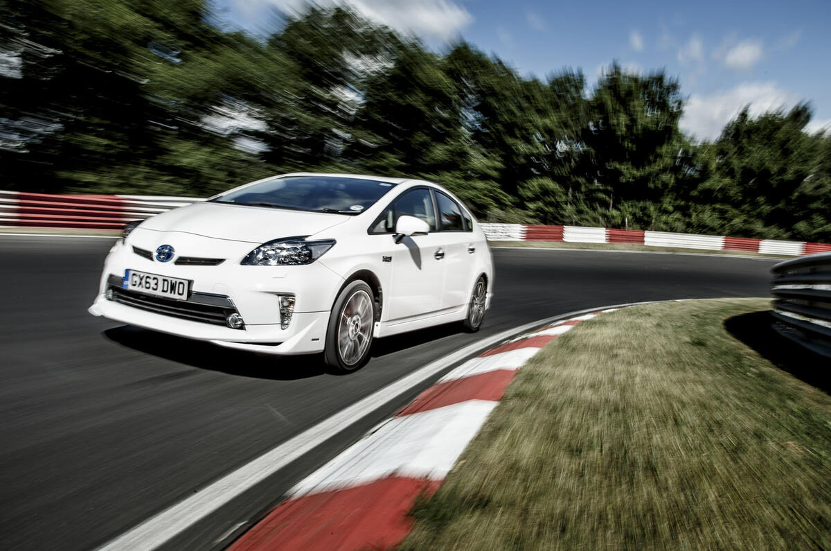 Toyota Prius Plug-in hybrid records 698mpg Nurburgring lap 