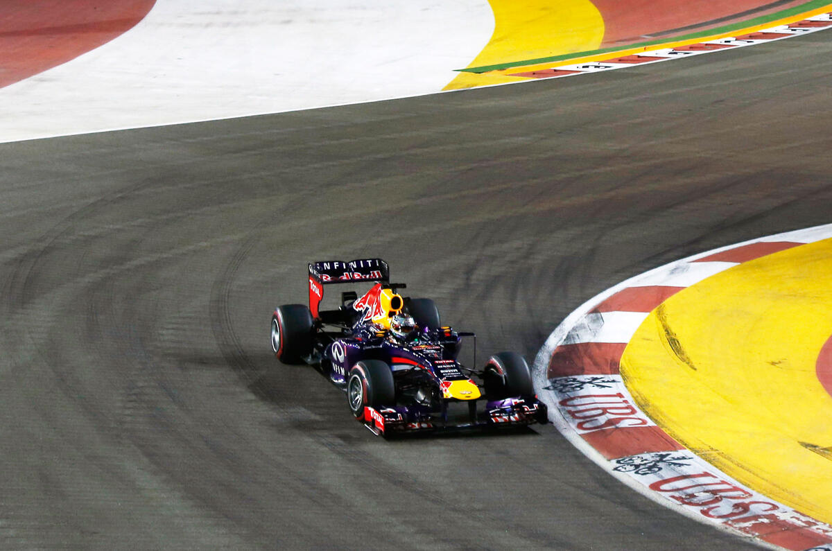 Vettel dominates at Singapore Grand Prix