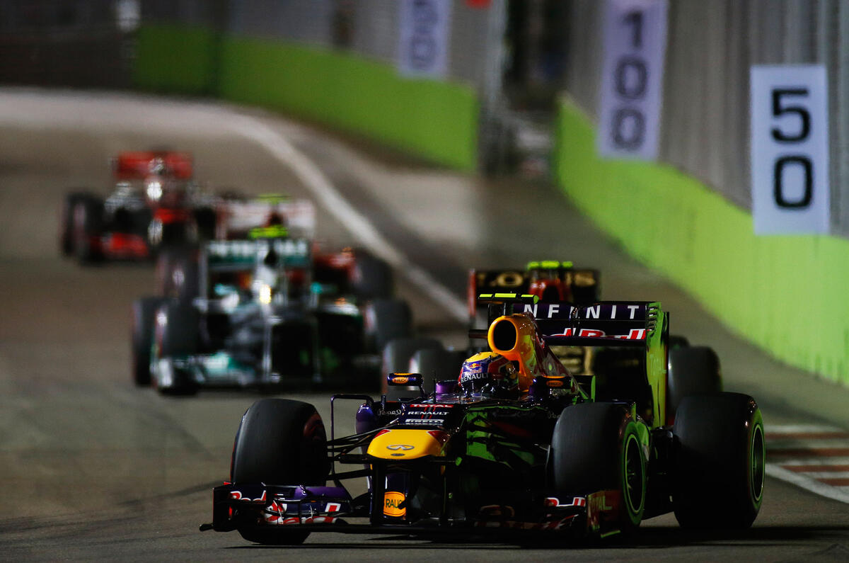 Vettel dominates at Singapore Grand Prix