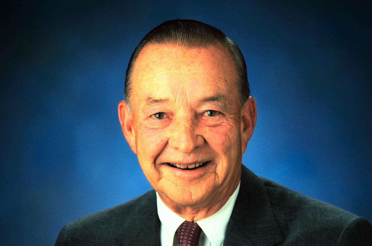 Quick news: Former Ford boss dies, McLaren 12C production paused