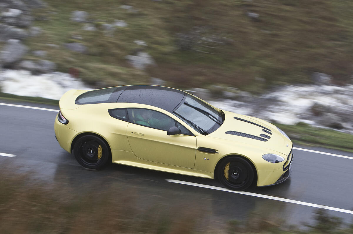 Aston Martin V12 Vantage S