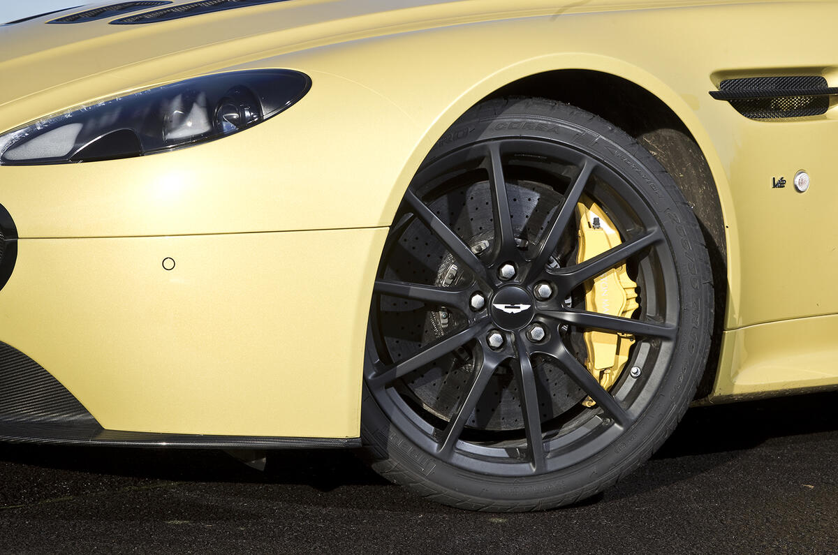 Aston Martin V12 Vantage S alloys