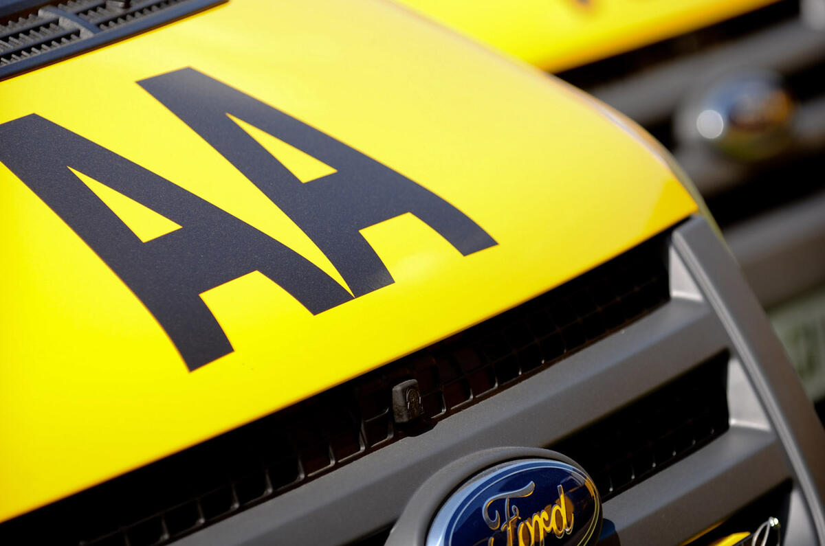 Insurance costs fall for UK drivers