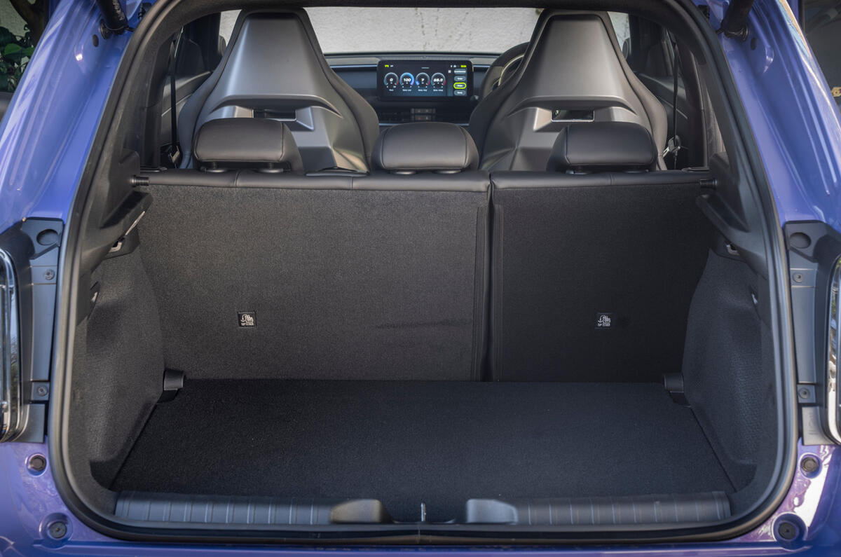 Abarth 600e boot seats up Abarth 600e boot seats up