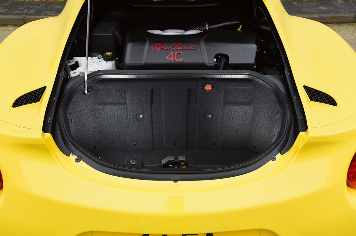 Alfa 4C Spider's boot space