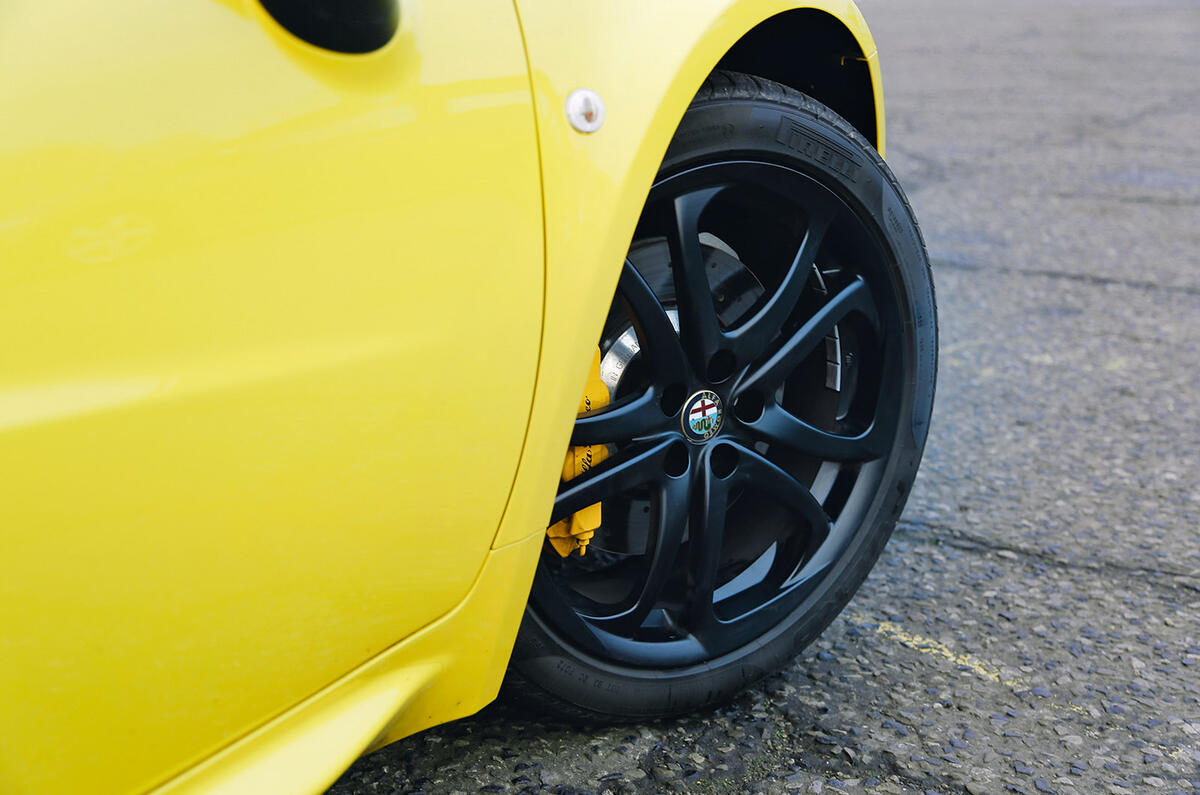 Alfa 4C Spider 17in alloys