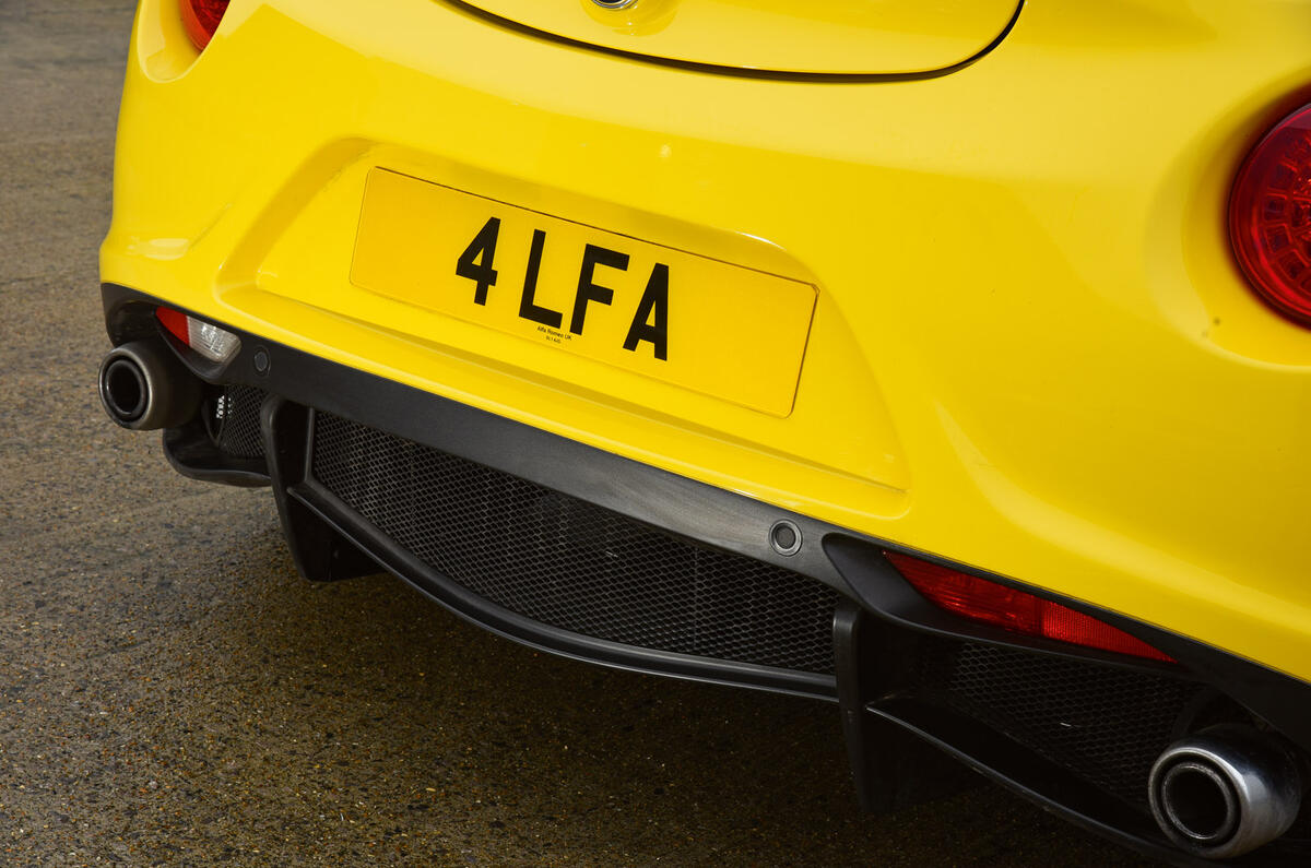 Alfa 4C Spider dual exhaust