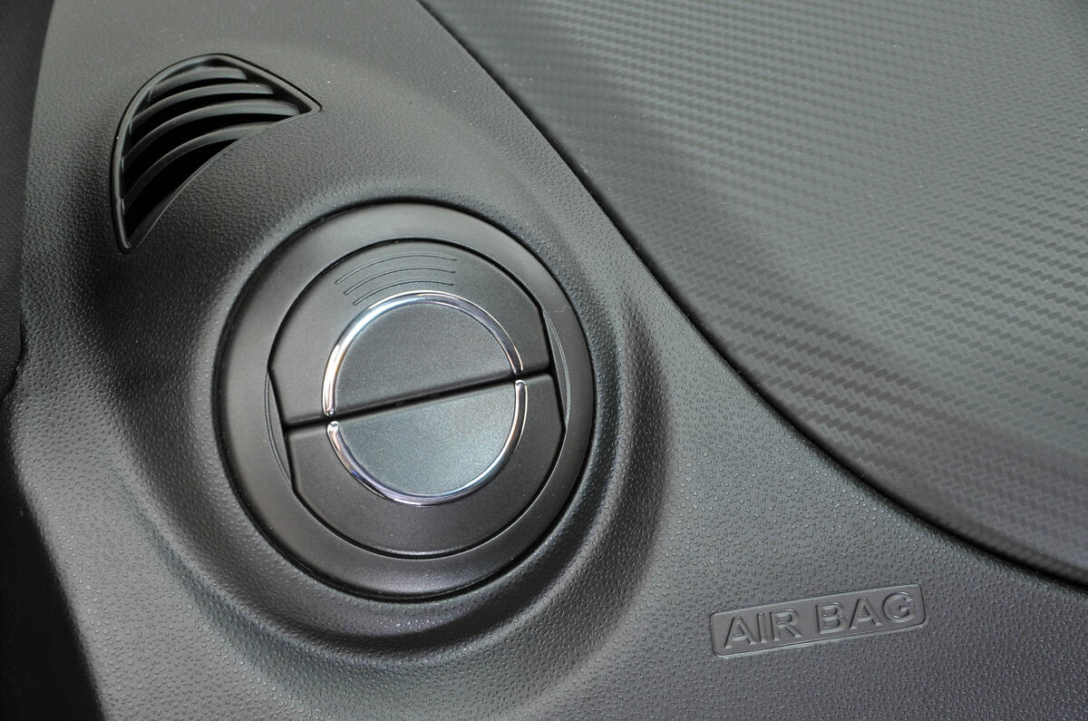 Alfa Romeo Mito air vents