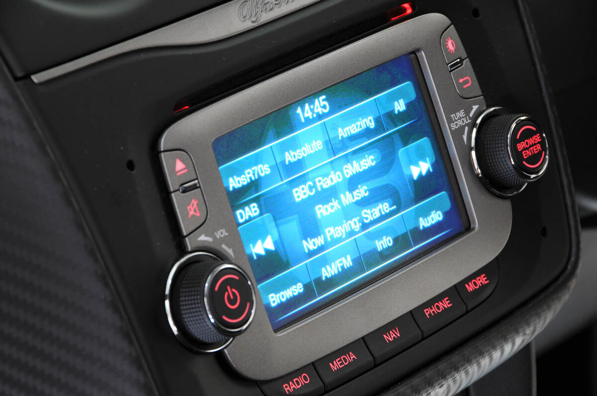 Alfa Romeo Mito Uconnect infotainment