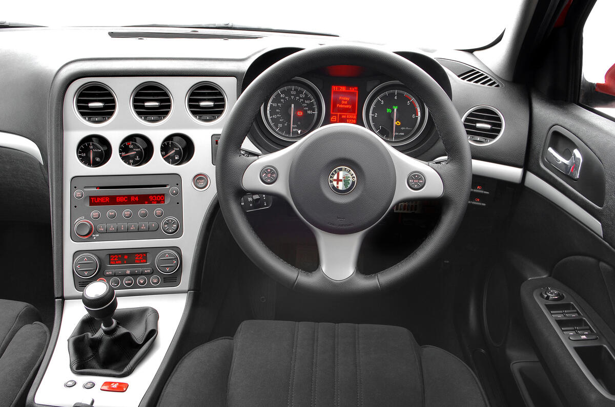Alfa Romeo 159 dashboard