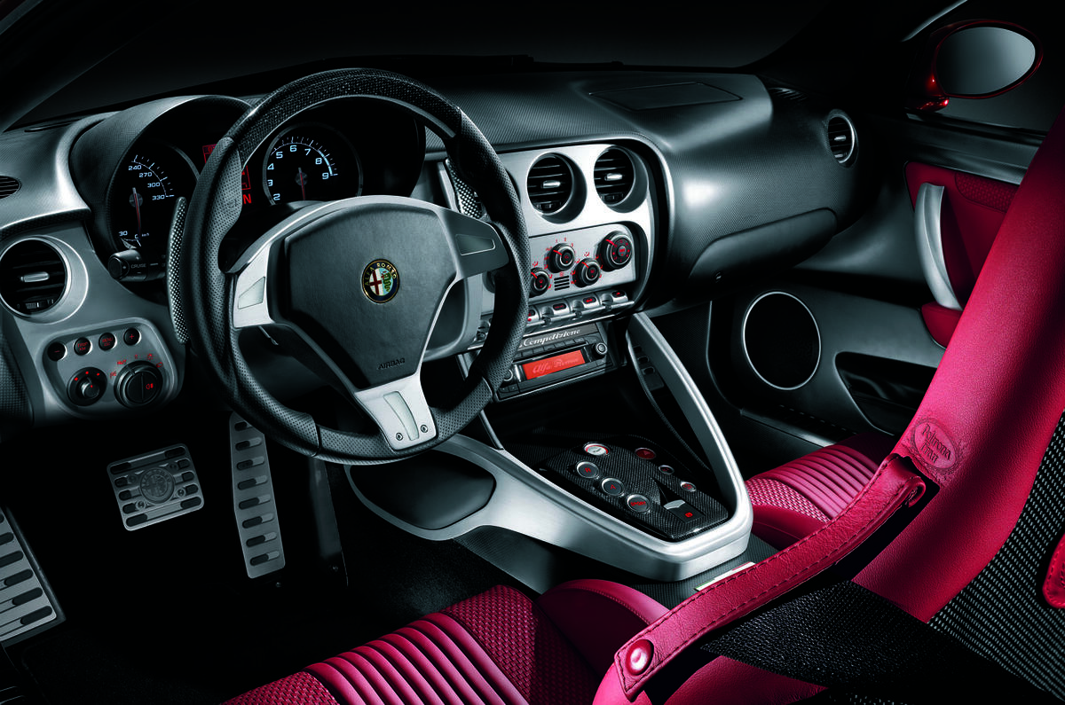 Alfa Romeo 8C dashboard