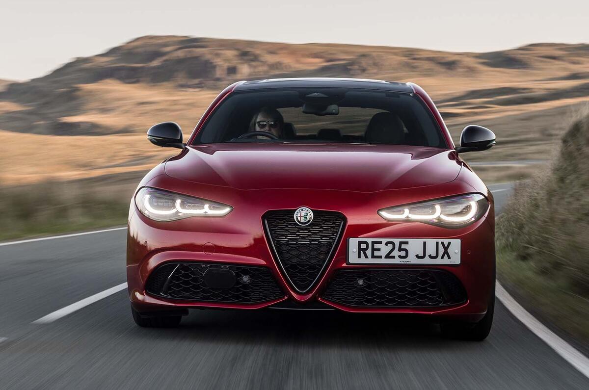 Alfa Romeo Giulia Intensa front cornering 2