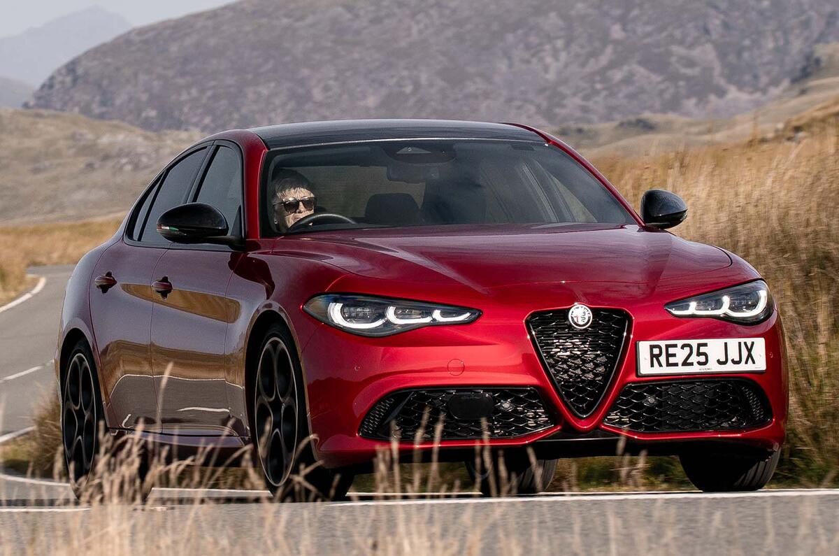 Alfa Romeo Giulia Intensa front cornering