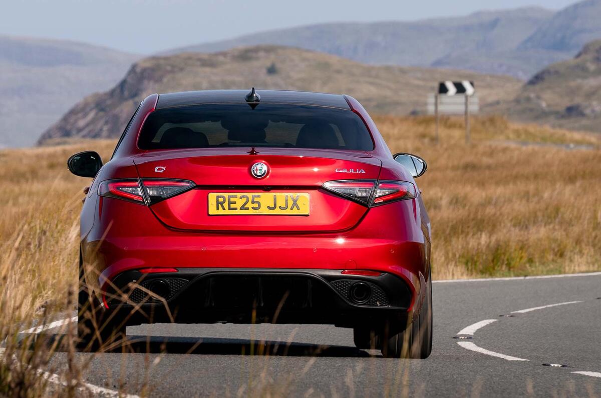 Alfa Romeo Giulia Intensa rear cornering