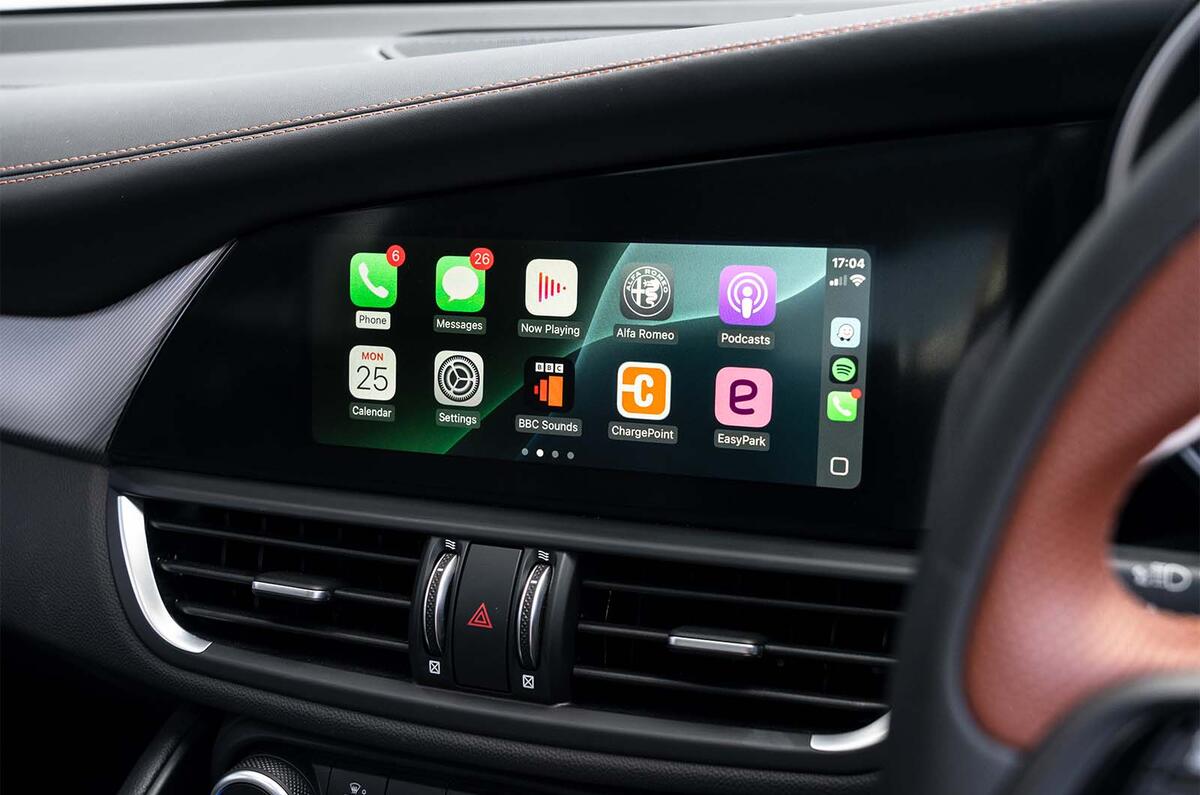 Alfa Romeo Giulia Intensa screen